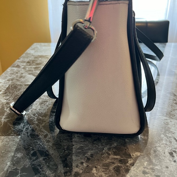 Kate Spade Black and White Medium sized Women's Bag - Picture 2 of 6